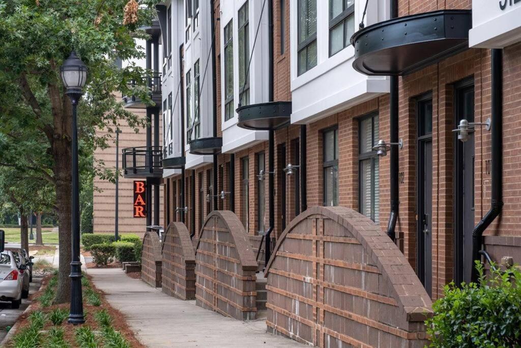 Townhouse In Uptown King Bed-Wi-Fi-Free Parking-Pool Apartman Charlotte Kültér fotó